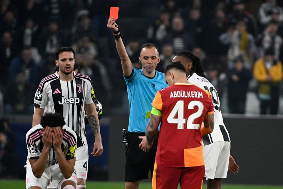 Lloyd Kelly sent off during Juventus vs Galatasaray