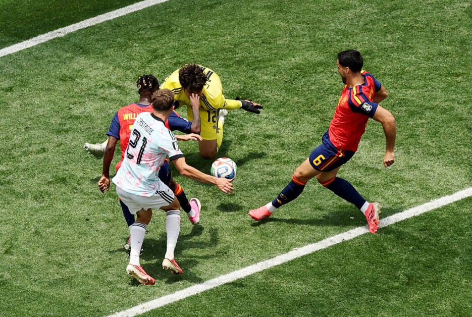 Senne Lammens makes mistake, allowing Mikel Merino to score
