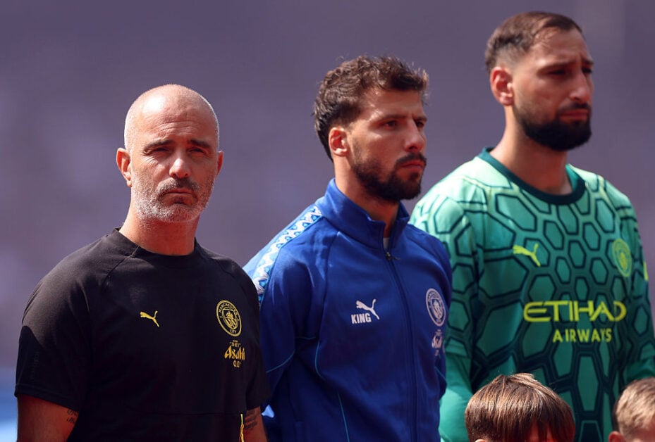 Enzo Maresca standing with Ruben Dias and Gianluigi Donnarumma