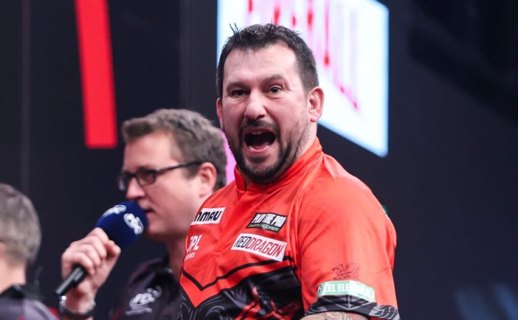 Jonny Clayton playing at the 2026 Winmau World Masters